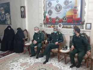 سردار فدوی با مادر چهارشهید شهرستان پیشوا دیدار کرد