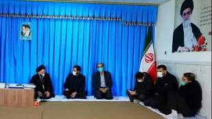 رسانه ها جنایات حکومت های فاسد را برای مردم تبیین کنند