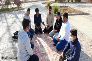دشمن در تلاش برای بی هویت کردن نسل امروز است