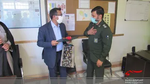 در نبرد مقابله با کرونا جبهه خط مقدم نبرد، پزشکان و کادر درمانی هستند