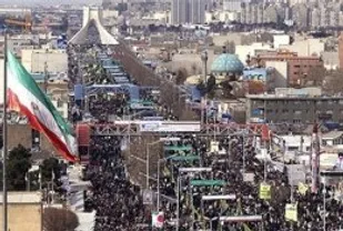 از حضور &laquo;حاج قاسم&raquo; تا تحقیر تفنگداران آمریکایی&zwnj;/ حضور میلیونی مردم پس از گذشت 37 سال/ مطالبه مهار گرانی و رفع بیکاری توسط دولتمردان پس از برجام