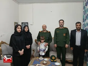 دیدار فرمانده سپاه استان البرز با خانواده شهید دیده بان