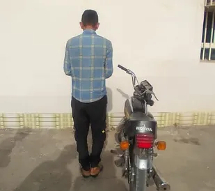دستگیری سارق موتورسیکلت   از سوی ماموران کلانتری ۱۱۴ غیاثی