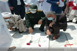عطر افشانی و غبار روبی گلزار شهدا