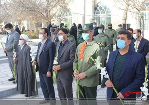 عطر افشانی گلزار شهدای گلپایگان در دهه فجر