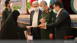 خانواده های شهدای مدافع سلامت استان بوشهر تجلیل شدند