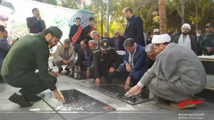 گلزار شهدای شهر میامی عطر افشانی شد