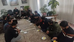 دیدار رزمندگان  و بسیجیان گردان یکم فاتحین با خانواده شهید امید اکبری