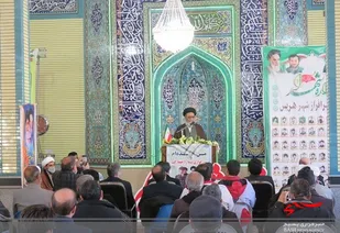 ایران به برکت خون شهدا در مقابل دشمنان ایستاده است