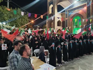 برگزاری مراسم گرامیداشت آغاز هفته دفاع مقدس و دویستمین شب بعثت مردم در خیابان در قزوین