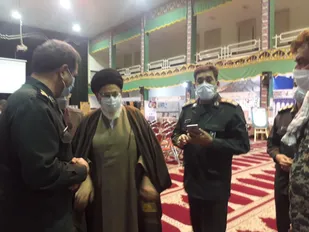 بازدید آیت الله مدرسی از غرفه حوزه مقاومت بسیج شهید مطهری