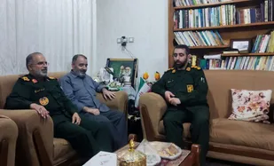 تجدید میثاق با علمداران جبهه مقاومت؛ دیدار فرمانده سپاه کربلا با فرمانده شهدای خان&zwnj;طومان در سالروز حماسه ثامن&zwnj;الائمه