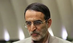 هدیه دادن به دشمن، بیانگر نگاه ذلیلانه تیم مذاکره کننده است/ منتظر خبرهای تلخ&zwnj;تری از پشت صحنه&lrm;های مذاکرات باشید
