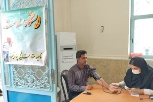 ویزیت رایگان بسیج جامعه پزشکی در نماز جمعه نیمروز انجام شد