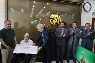 اهدای جوایز برندگان نوبت اول قرعه كشی پویش با انرژی در برق تبریز