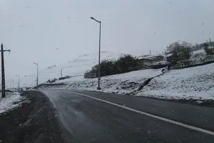 بارش پراکنده برف در محورهای کوهستانی استان زنجان