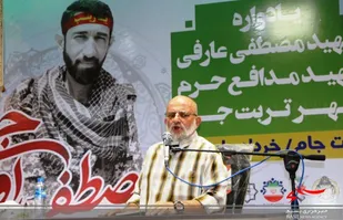 پیکر مطهر شهدای مدافع حرم مظلومانه تشییع شدند/غارتگران بیت المال هر چه سریع تر محاکمه شوند