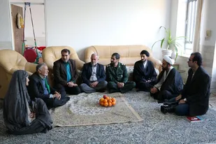 مسئولین اردکان با خانواده شهیدان کمالی و مروتی دیدار کردند