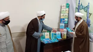 رو نمایی از مجموعه ۱۱ جلدی محصولات ده ساله صالحین