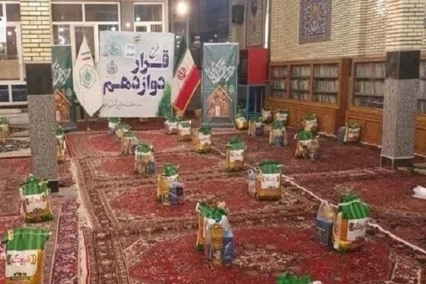 توزیع بسته‌های معیشتی بین خانواده‌های نیازمند در خوی