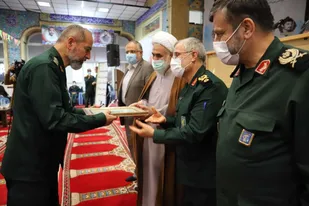 تجلیل از رزمندگان تیپ ۸۲ سپاه صاحب الامر(عج) استان قزوین و بزرگداشت روز پاسدار