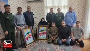 دیدار فرمانده حوزه امام حسین ( ع ) صالح شهر ( گتوند ) با خانواده شهدا