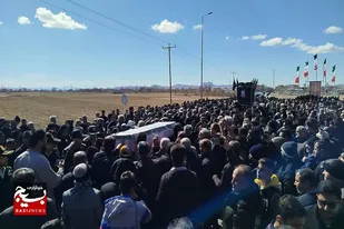 تشییع و خاکسپاری پیکر شهید &laquo;رزاقی&raquo; در روستای نیر شهرستان درگزین