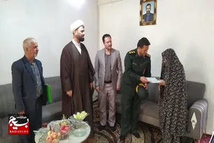دیدار جمعی از مسئولین شهرستان بهار با خانواده شهدا به مناسبت هفته دفاع مقدس