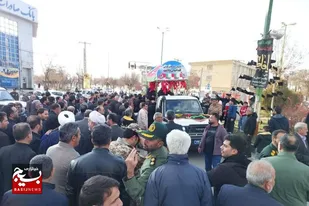 استقبال و تشییع شهید گمنام بر دستان مردم ولایی کبودراهنگ