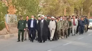 همایش پیاده روی مسئولین ادارات شهرستان راور به مناسبت هفته بسیج