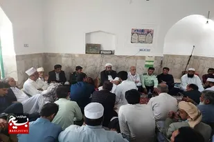 صلح و آشتی دو طایفه در روستای زر آباد شهرستان فنوج در دهه مبارک فجر