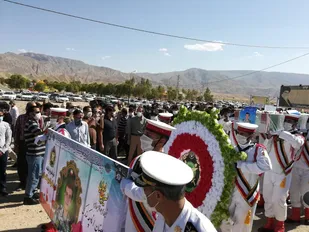 مراسم استقبال و تشییع شهدای ناوچه کنارک در روستای دهتل شهرستان بستک &zwnj;برگزارشد