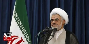 شرافت و عزت کارگری در گفتمان انقلاب اسلامی به حدی است که پیامبر اسلام(ص) بر دستان مبارک کارگر  بوسه می&zwnj;زدند