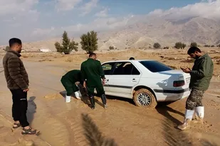 خدمات رسانی ۸۰ گروه جهادی به ۲۲۰۰ خانواده سیل زده جنوب فارس