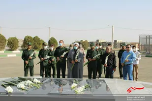 آئین گلباران مزار مطهر شهیدان گمنام ماهدشت همزمان با هفته دفاع مقدس برگزار شد
