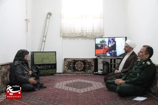 دیدار مسئول و معاون هماهنگ کننده نمایندگی ولی فقیه در سپاه انصارالحسین(ع) همدان با خانواده شهدا