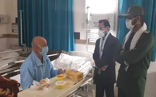 فرمانده سپاه ابرکوه از کادر درمان تجلیل و از بیماران عیادت کرد