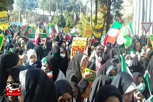 حضور طلاب بسیجی خواهر در راهپیمایی 22 بهمن