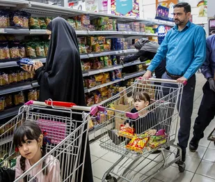 تامین و توزیع اقلام اساسی با قیمت مصوب در خرمشهر