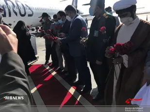 اهدای گل در فرودگاه زاهدان
