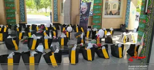 تهیه ۱۰۰ بسته مواد غذای توسط پایگاه بسیج دانشگاه ازاد اسلامی+تصاویر
