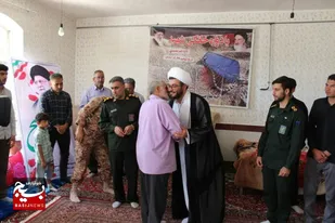 فرمانده سپاه چهاربرج با خانواده شهید شیرمحمدی دیدار کرد.