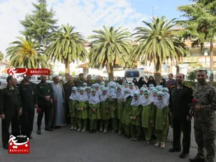حضور دانش آموزان در جمع پاسداران سپاه شهرستان ساری به مناسبت ولادت با سعادت حضرت امام حسین(ع) و روز پاسدار
