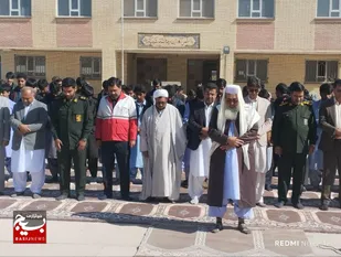 اقامه نماز باران در هنرستان امام خمینی میرجاوه به مناسبت هفته بسیج