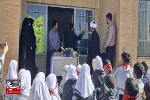 نواختن زنگ مقاومت در مدارس روستاهای کبودراهنگ