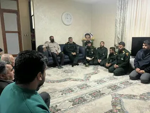 دیدار فرمانده تیپ ۴۸ فتح با خانواده شهدای مدافع امنیت در گچساران