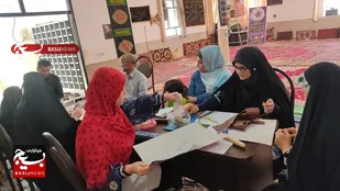 از زنبورداری یک بانوی جهادگر بسیجی تا اشتغال&zwnj;زایی در بافندگی و شمع سازی