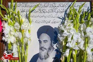 بیت تاریخی امام راحل همزمان با آغاز ایام&zwnj;الله دهه فجر گلباران شد