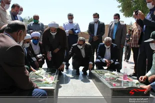 مزار شهدای گمنام شهر فرمهین با حضور مسئولان گلباران و عطرافشانی شد
