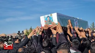 تشییع پیکر مطهر "شهید علی حسن زاده" بر دستان مردم شهید پرور آرین شهر